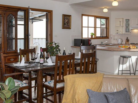 Cloud 9 Cottage - Waves, Walks And Welcoming - Sunshine Coast Tourism 3