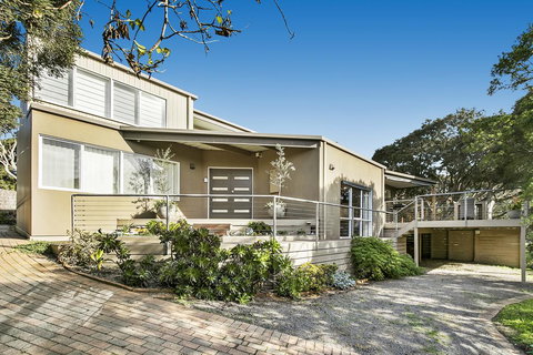 Cloud Nine - Sunshine Coast Tourism 0