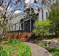 Cloudsong Chalet 2 - Close to the village centre - Holiday Sunshine Coast