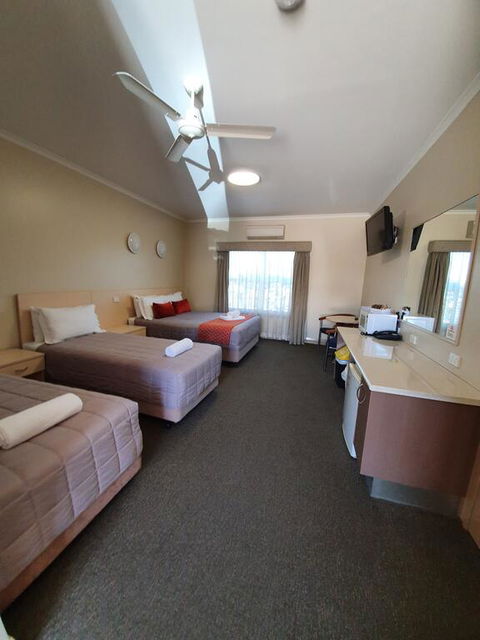 Club Motor Inn - Sunshine Coast Tourism 1