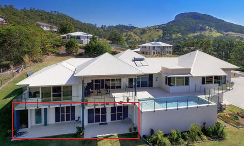 Club Valdy - Holiday Sunshine Coast 1