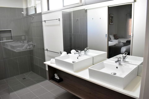 CluBarham River Motel - Sunshine Coast Tourism 1