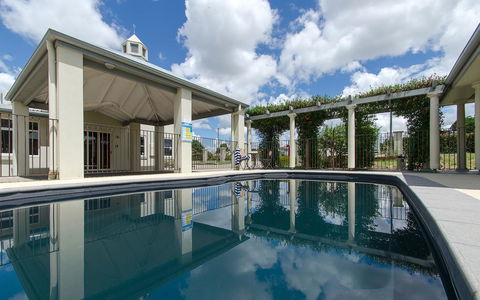 Coachmans Inn Warwick - Sunshine Coast Tourism 0