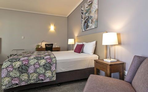 Coachmans Inn Warwick - Sunshine Coast Tourism 1