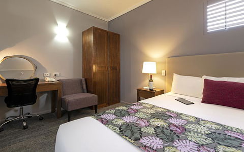Coachmans Inn Warwick - Sunshine Coast Tourism 3