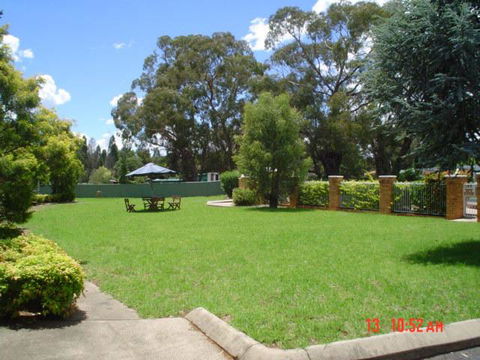 Coachmans Rest Motor Lodge - Sunshine Coast Tourism 2