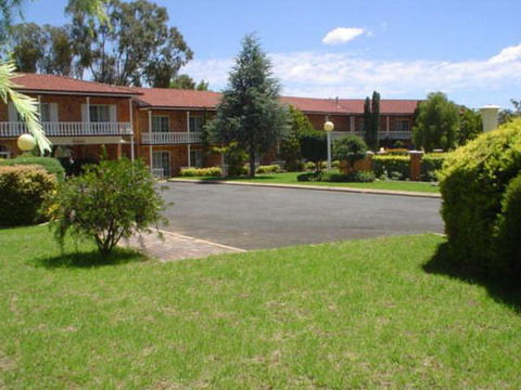 Coachmans Rest Motor Lodge - Sunshine Coast Tourism 0
