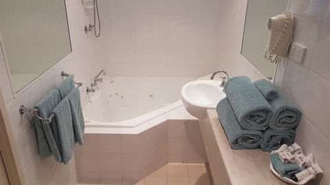 Coal Valley Motor Inn - Sunshine Coast Tourism 3