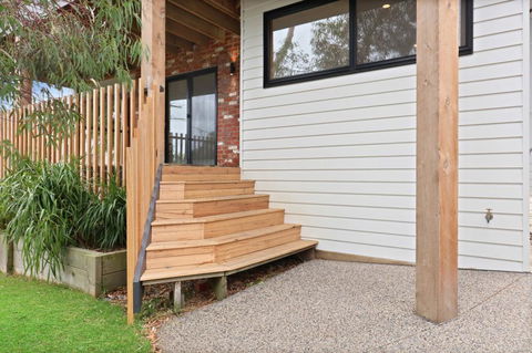 COASTAL BEAUTY ON BRUCE - Sunshine Coast Tourism 0