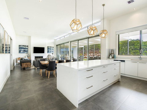 Coastal Chic - Sunshine Coast Tourism 3