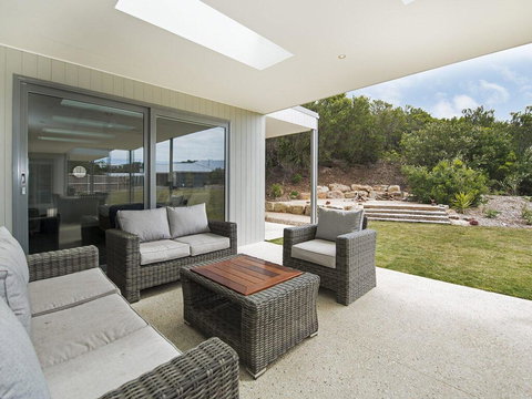 Coastal Chic - Sunshine Coast Tourism 0