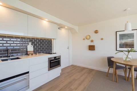 Coastal Chic Designer Apartment - Sunshine Coast Tourism 2