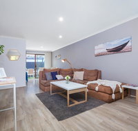 Coastal convenience Walk to the shops  cafes... - Sunshine Coast Tourism