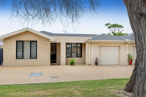 COASTAL HAVEN - DROMANA - Holiday Sunshine Coast 0