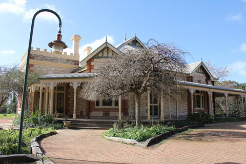 Cockburn House - Sunshine Coast Tourism 0