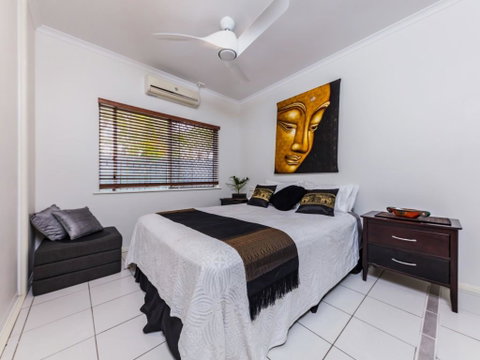 Coconut Blue Front - Palm Cove - Sunshine Coast Tourism 3