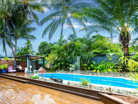Coconut Blue Front - Palm Cove - Sunshine Coast Tourism 0
