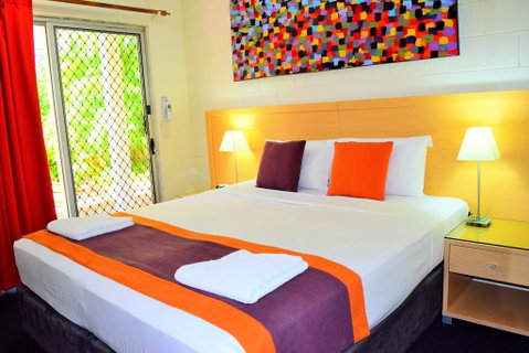 Coconut Grove Holiday Apartments - Sunshine Coast Tourism 2