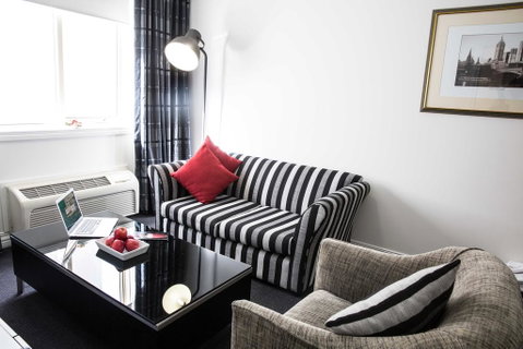 Collins Hotel - Holiday Sunshine Coast 3
