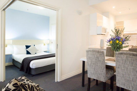 Collins Hotel - Holiday Sunshine Coast 0