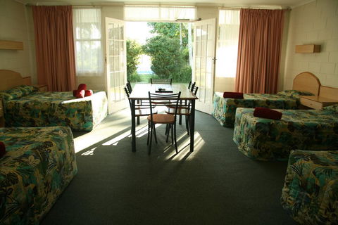Colonial Court Motor Inn - Holiday Sunshine Coast 2