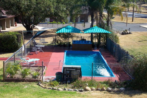 Colonial Inn Motel - Holiday Sunshine Coast 0