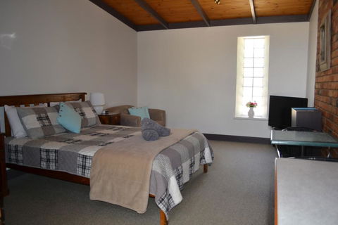 Colonial Motel - Sunshine Coast Tourism 2