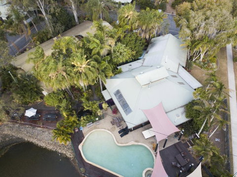 Colonial Village Cabins, Camping & Tours - Hervey Bay YHA - Sunshine Coast Tourism 1