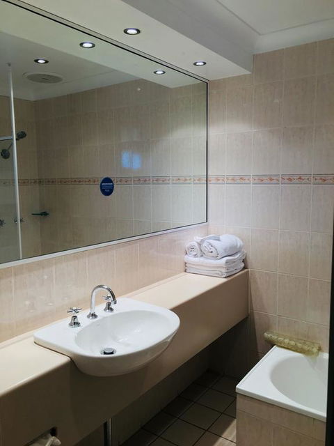 Comfort Inn Bushman's - Sunshine Coast Tourism 3