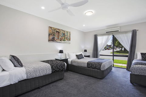 Comfort Inn May Park - Sunshine Coast Tourism 1