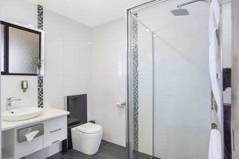 Comfort Inn May Park - Sunshine Coast Tourism 3