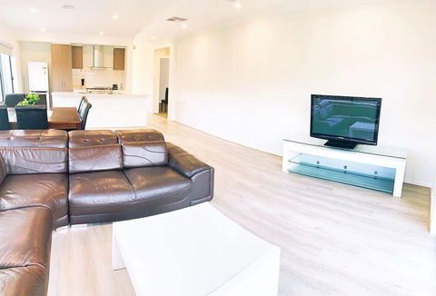 Comfortable 4BR 2Bath House Tarneit Melbourne - Sunshine Coast Tourism 2