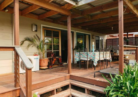 Comfortable, Outdoor Entertaining, Lake Walks - Sunshine Coast Tourism 0
