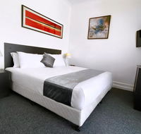 Commercial Hotel Hay - Holiday Sunshine Coast