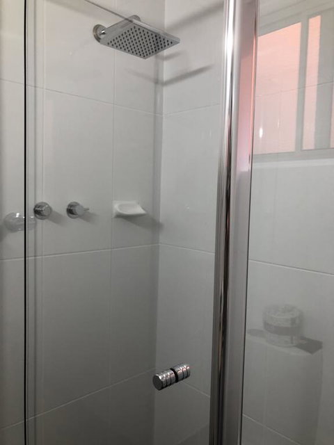 Commodore Motor Inn - Sunshine Coast Tourism 1