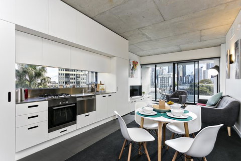 Complete Host Domain Apartments - Holiday Sunshine Coast 2