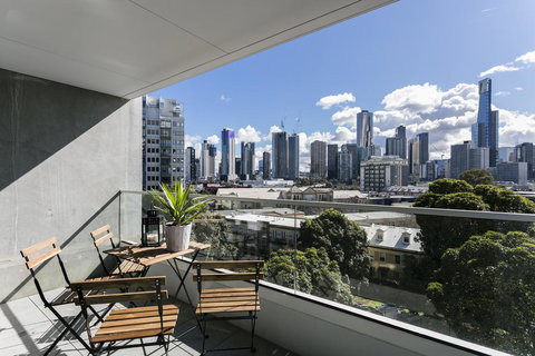 Complete Host Domain Apartments - Holiday Sunshine Coast 0