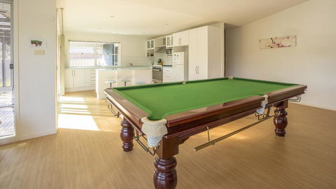 Conley Ave 8 Pet Friendly - OUTSIDE Only - Sunshine Coast Tourism 3