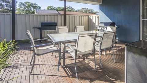 Conley Ave 8 Pet Friendly - OUTSIDE Only - Sunshine Coast Tourism 0