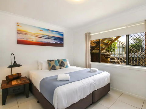 Contemporary 2 Bedroom Beachfront Apartment - Sunshine Coast Tourism 3