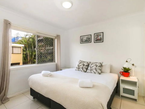 Contemporary 2 Bedroom Beachfront Apartment - Sunshine Coast Tourism 2