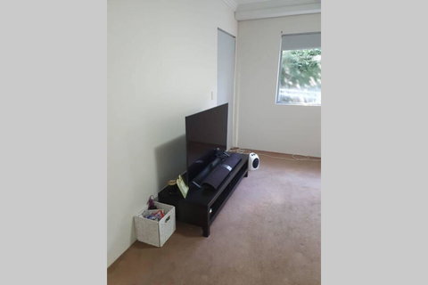 Convenient One Bedroom Apartment Close To City - Holiday Sunshine Coast 1