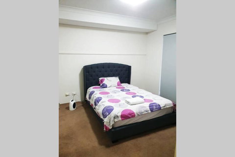 Convenient One Bedroom Apartment Close To City - Holiday Sunshine Coast 0