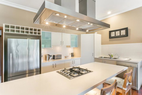 Coolabah - Sunshine Coast Tourism 1