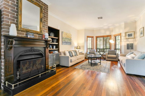 Coolabah - Sunshine Coast Tourism 0