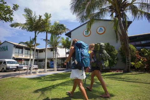 Coolangatta YHA Backpackers - Sunshine Coast Tourism 1