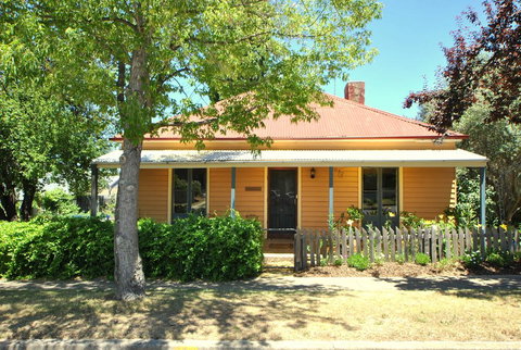Cooma Cottage - Sunshine Coast Tourism 0