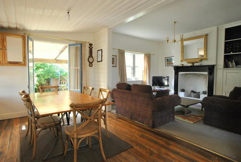 Cooma Cottage - Sunshine Coast Tourism 1