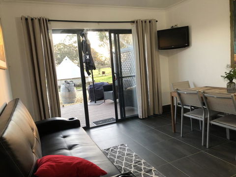 Coonawarra Cabins Unit B - Sunshine Coast Tourism 0