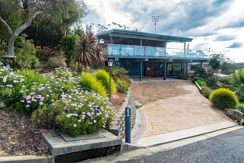 Coota Views - Holiday Sunshine Coast 2